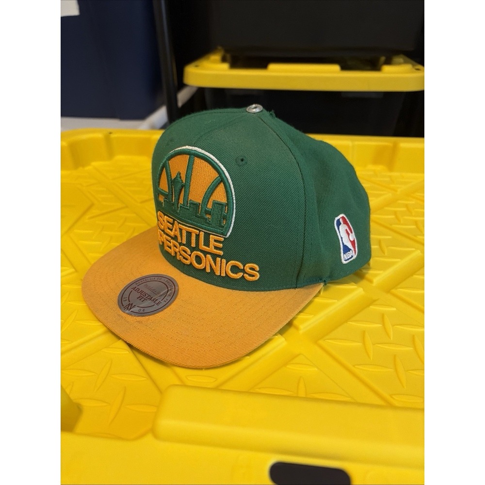Vintage Seattle Supersonics Mitchell Ness Snapback NBA RARE!!! Iconic Collector